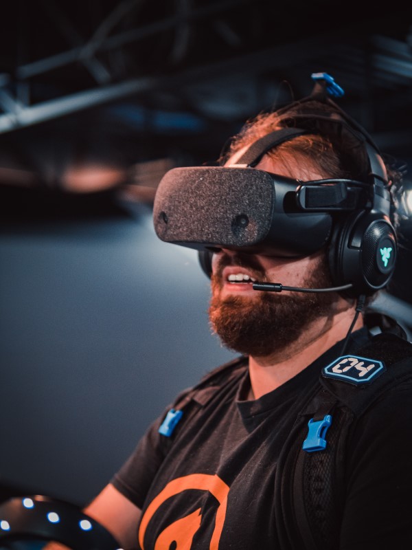 VR Game, Opportunity & Challenge